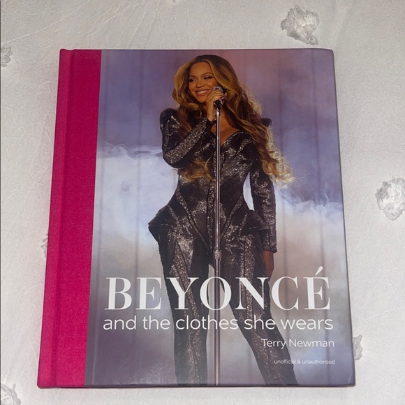 Beyonce Other - Beyoncé and the Clothes She Wears Book - Pink and Gray